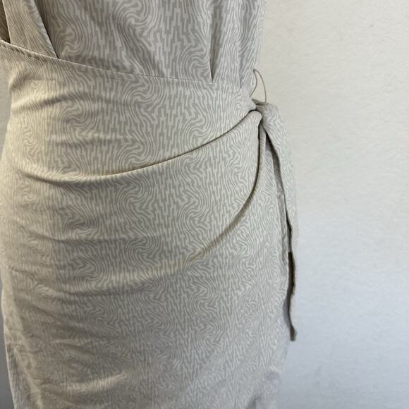 A Putnam Womens Wrap Dress in Optical Geo Cream Size Small Resortwear Minimalist - Picture 9 of 11